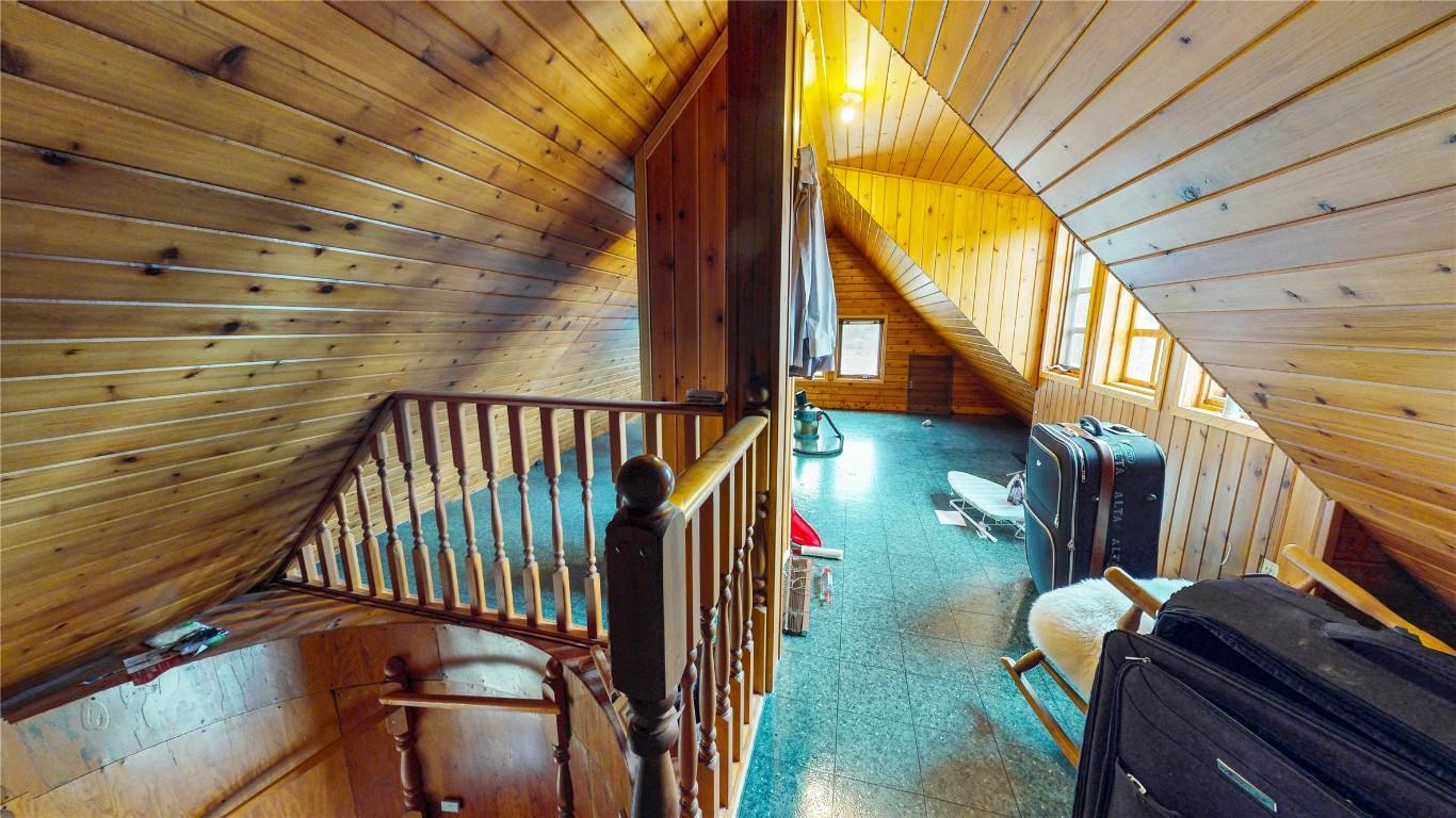 4581 Samuelson Road, Canyon, BC - Indoor Photo Showing Other Room