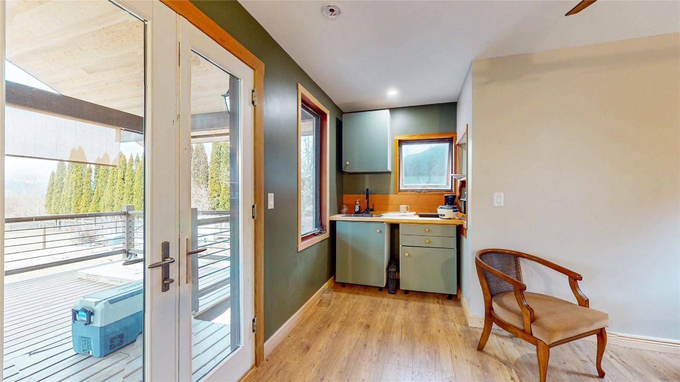 4581 Samuelson Road, Canyon, BC - Indoor Photo Showing Other Room