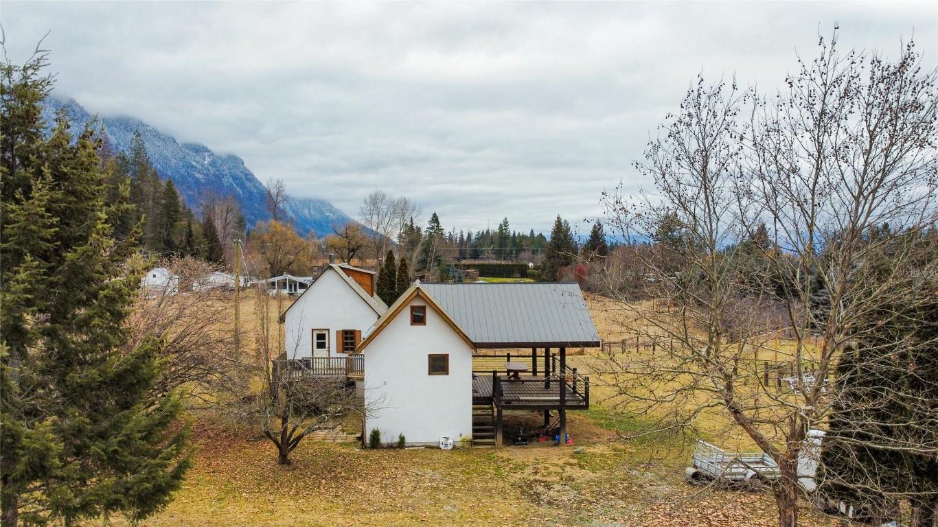 4581 Samuelson Road, Canyon, BC - Outdoor