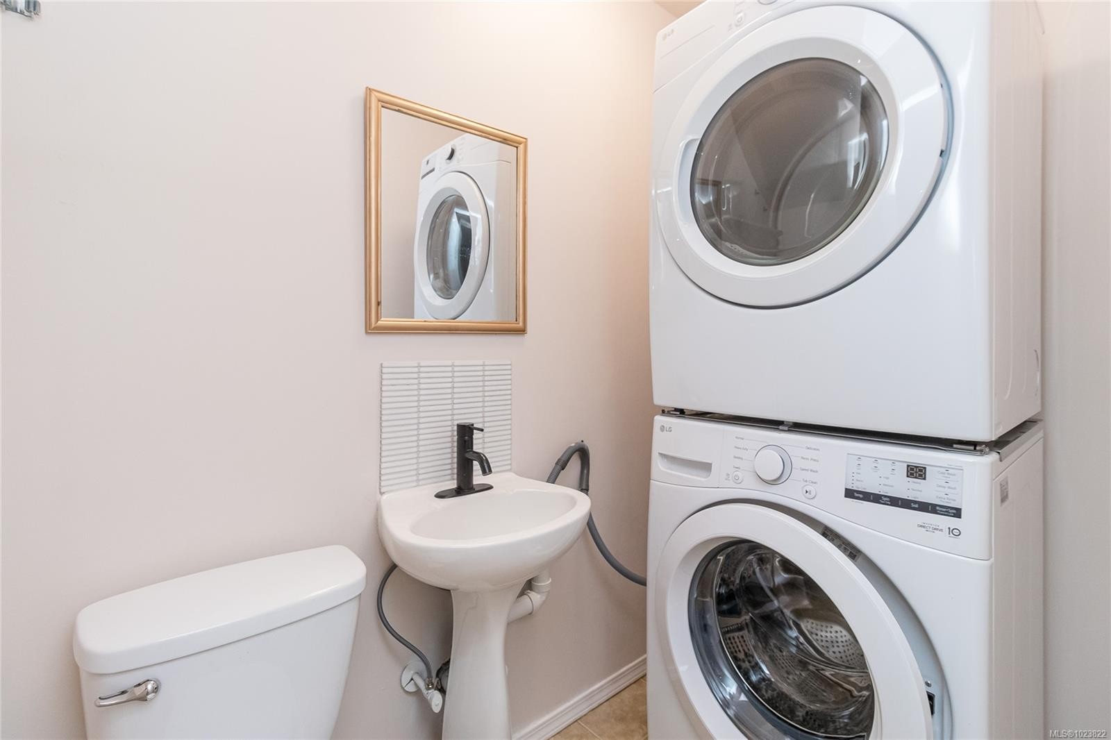 1628 Robert St, Crofton, BC - Indoor Photo Showing Laundry Room