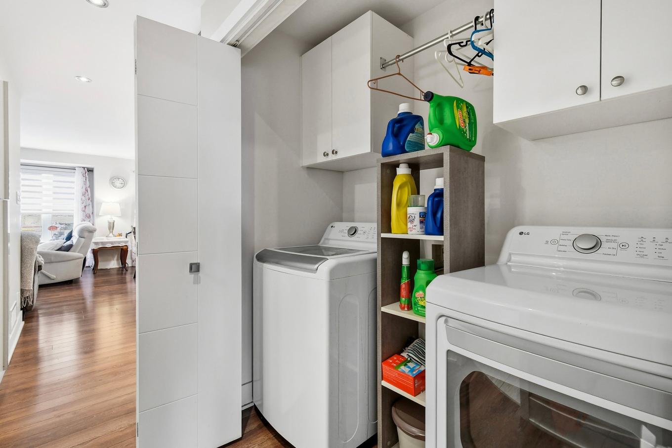 Salle de lavage - 301-460 Av. De La Belle-Dame, La Prairie, QC - Indoor Photo Showing Laundry Room