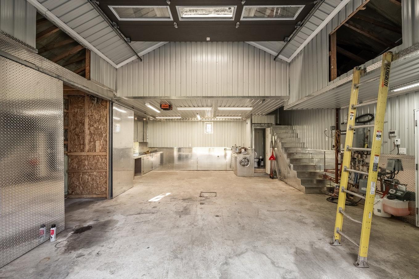 Garage - 470 Rue Arthur-Priem, Saint-Roch-De-Richelieu, QC - Indoor Photo Showing Garage