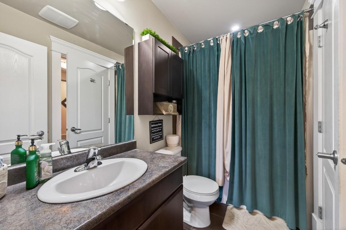 #301-975 Victoria W Street, Kamloops, BC - Indoor Photo Showing Bathroom