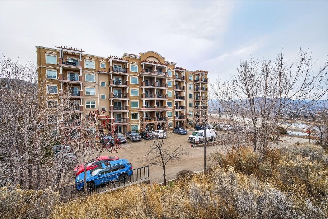 #301-975 Victoria W Street, Kamloops, BC - Outdoor