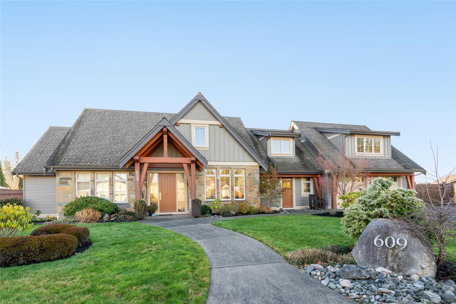 609 Prospect Pointe Dr, French Creek, BC