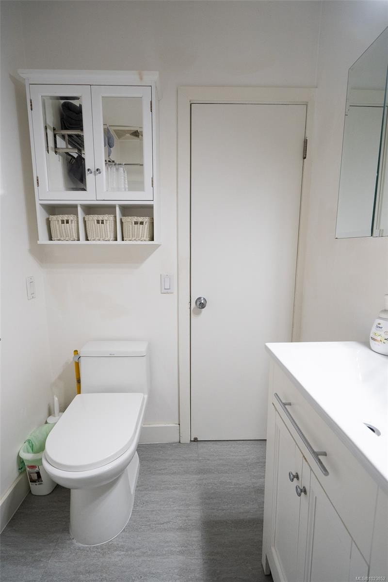 274 Park Dr, Salt Spring, BC - Indoor Photo Showing Bathroom
