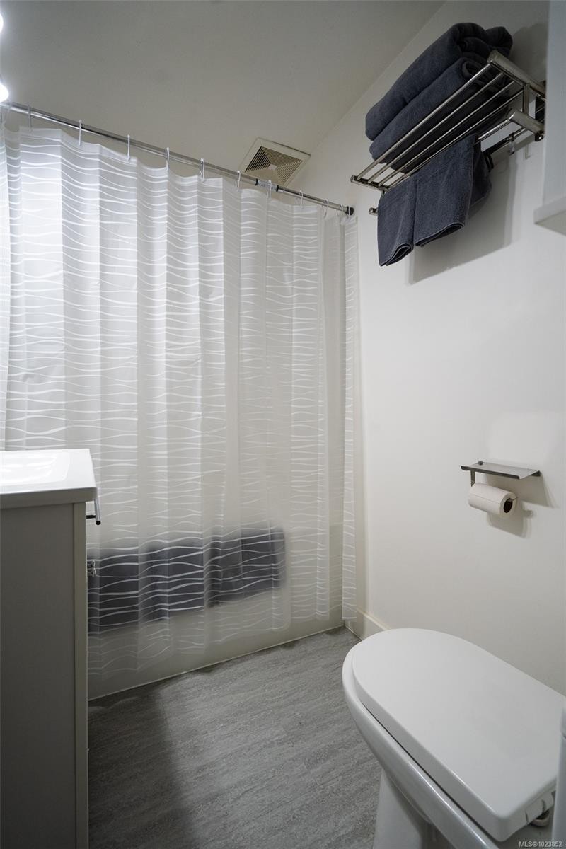 274 Park Dr, Salt Spring, BC - Indoor Photo Showing Bathroom