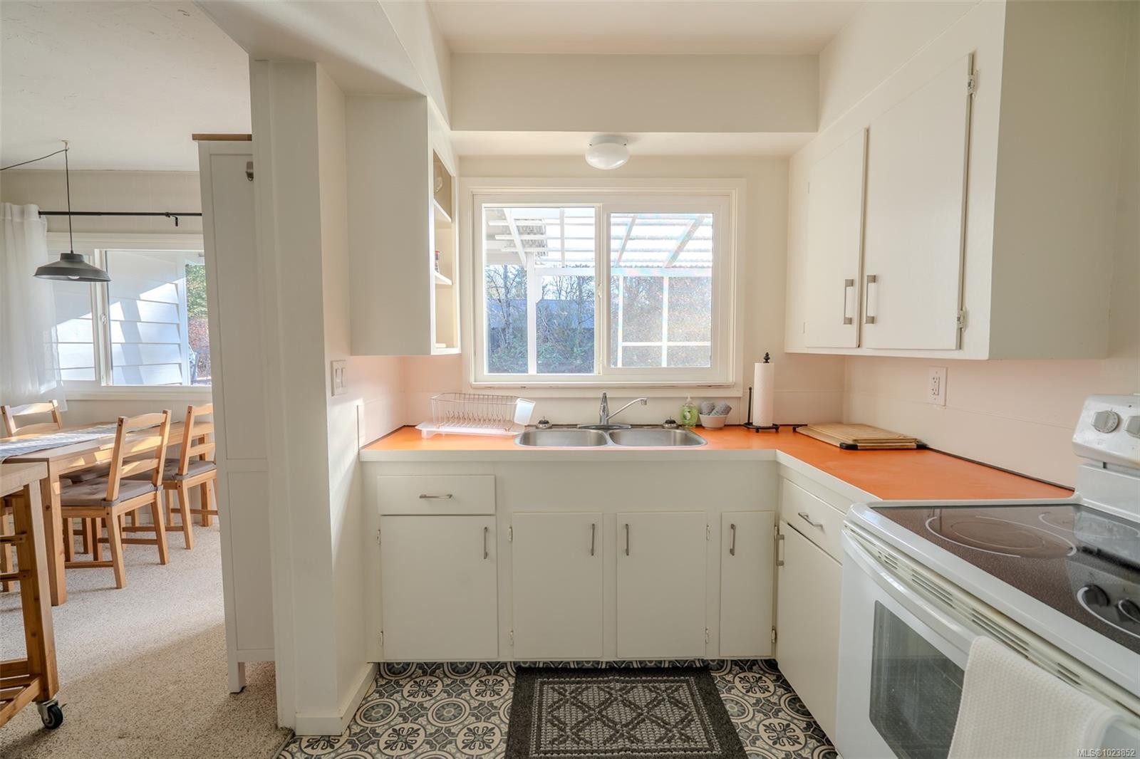 274 Park Dr, Salt Spring, BC - Indoor Photo Showing Kitchen With Double Sink