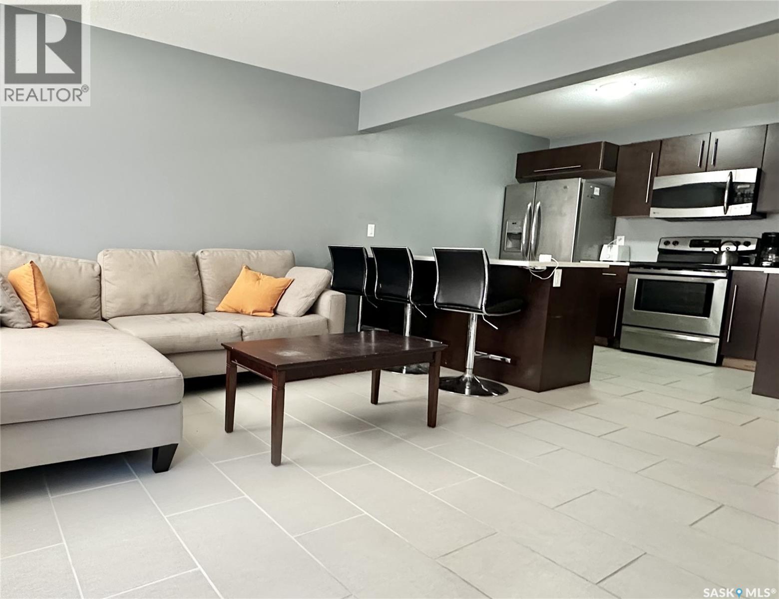 2060 Lorne Street, Regina, SK - Indoor Photo Showing Kitchen With Stainless Steel Kitchen