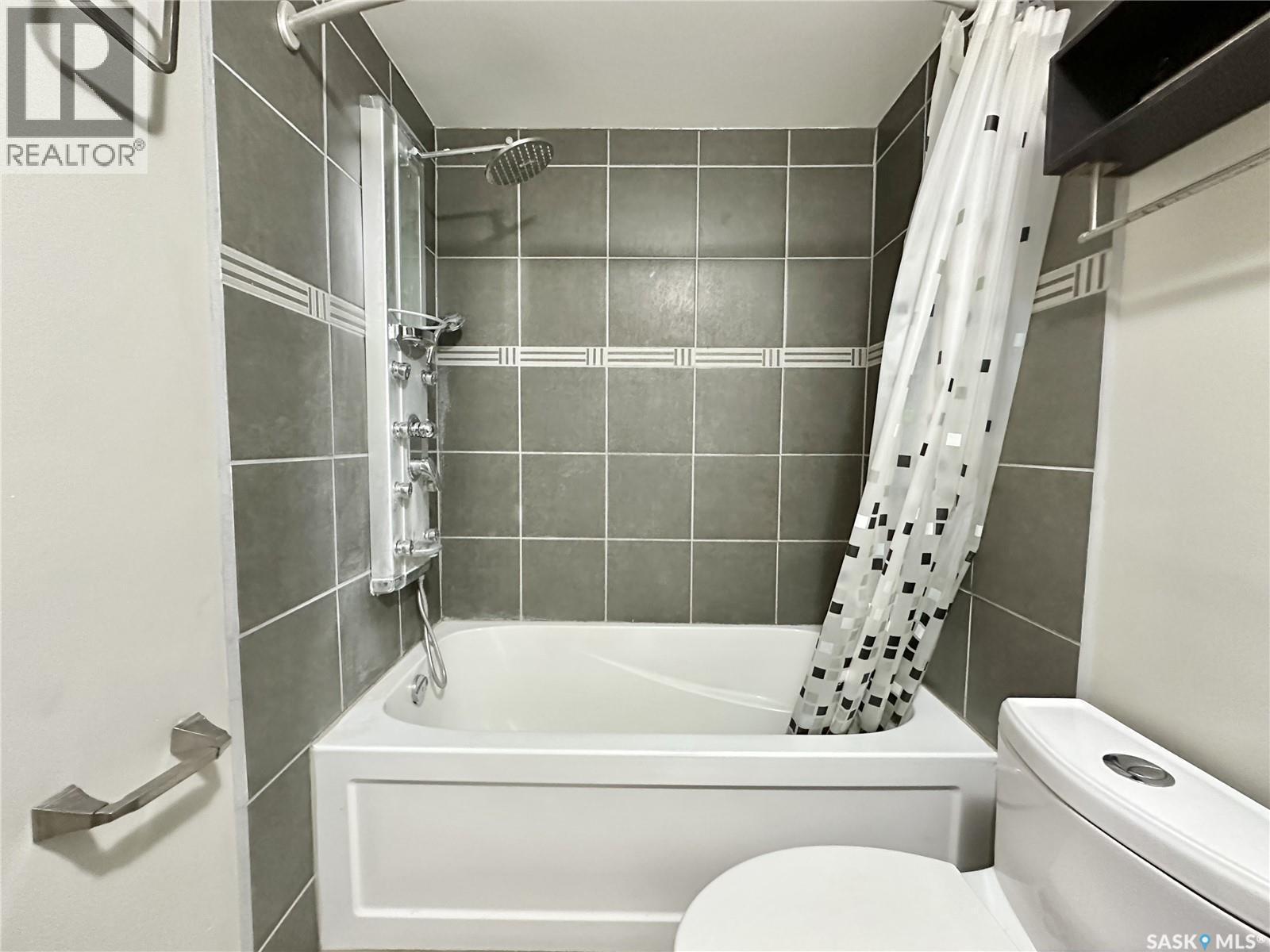 2060 Lorne Street, Regina, SK - Indoor Photo Showing Other Room