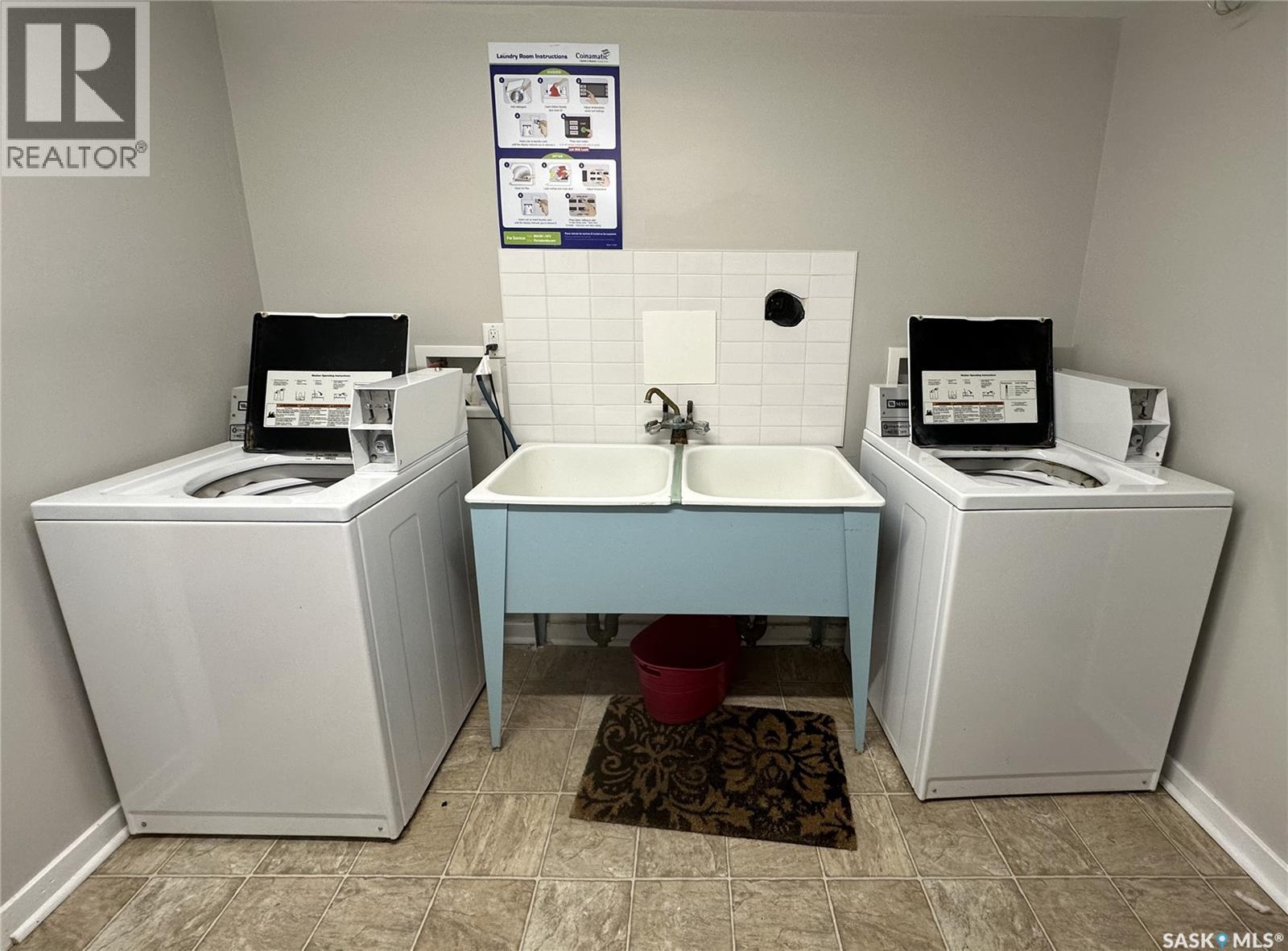 2060 Lorne Street, Regina, SK - Indoor Photo Showing Laundry Room