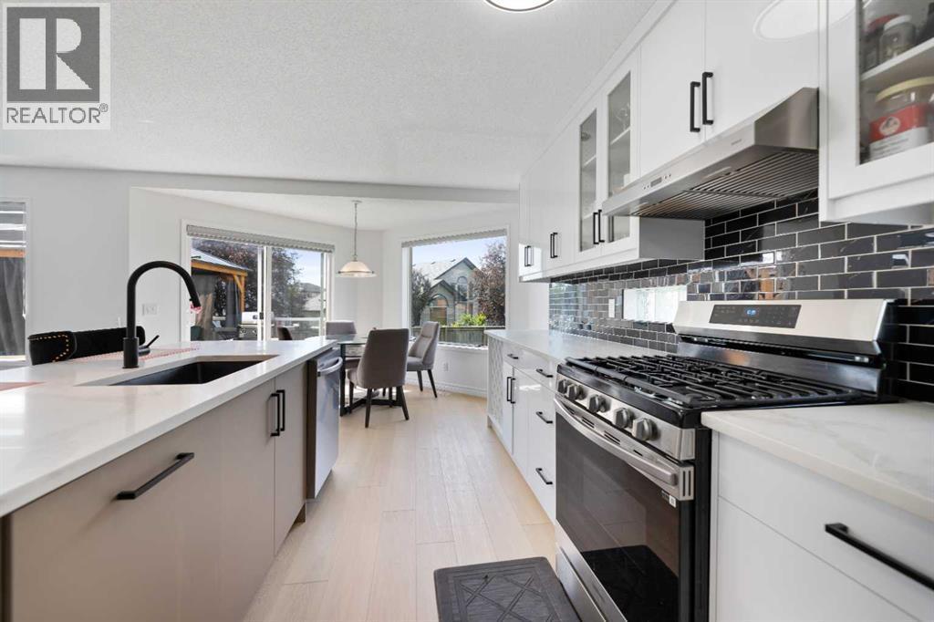 Kitchen - 7 Country Hills Park Nw, Calgary, AB - Indoor Photo Showing Kitchen With Upgraded Kitchen