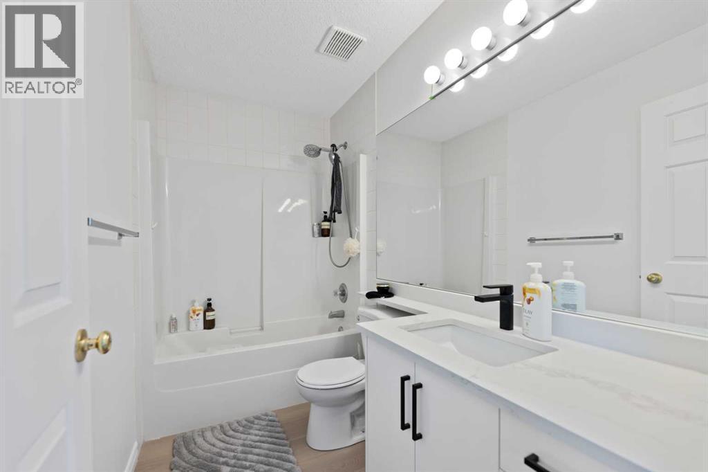 Bathroom - 7 Country Hills Park Nw, Calgary, AB - Indoor Photo Showing Bathroom