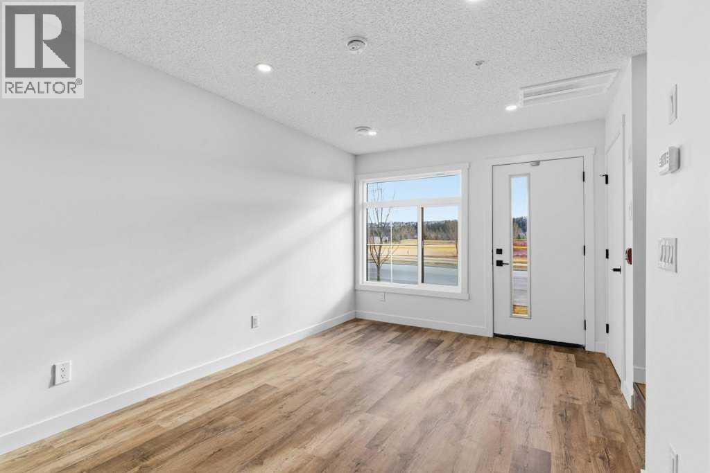 102, 156 Park Street, Cochrane, AB - Indoor Photo Showing Other Room