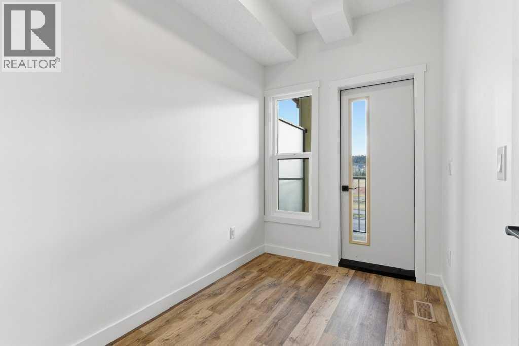 102, 156 Park Street, Cochrane, AB - Indoor Photo Showing Other Room