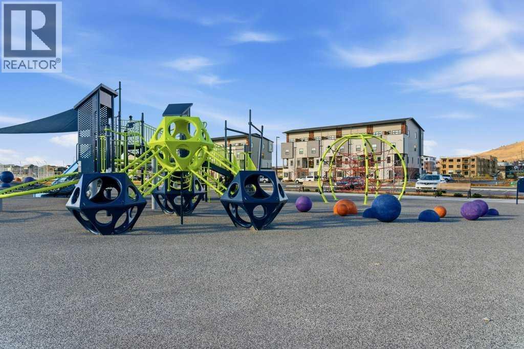 102, 156 Park Street, Cochrane, AB - Outdoor