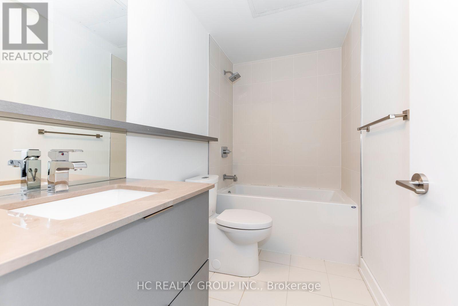 302 - 6 Parkwood Avenue, Toronto, ON - Indoor Photo Showing Bathroom
