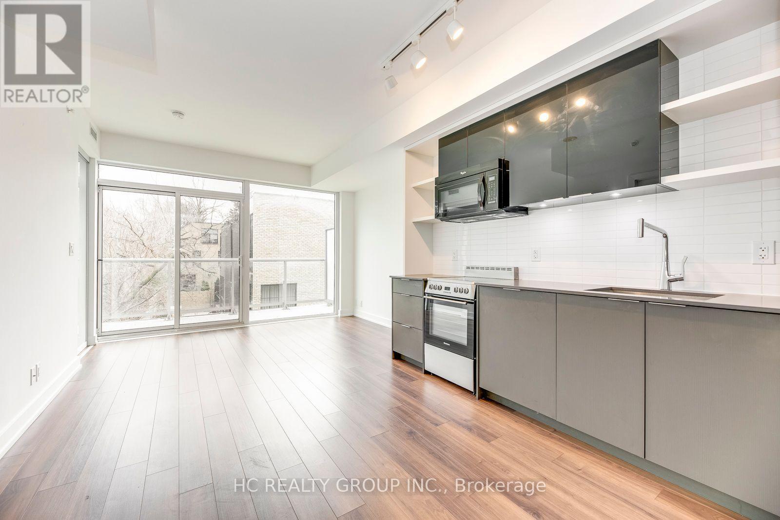 302 - 6 Parkwood Avenue, Toronto, ON - Indoor Photo Showing Kitchen