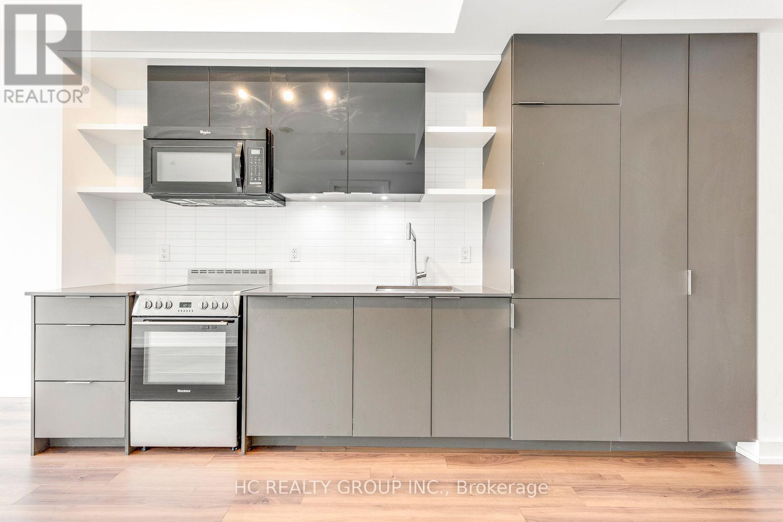302 - 6 Parkwood Avenue, Toronto, ON - Indoor Photo Showing Kitchen