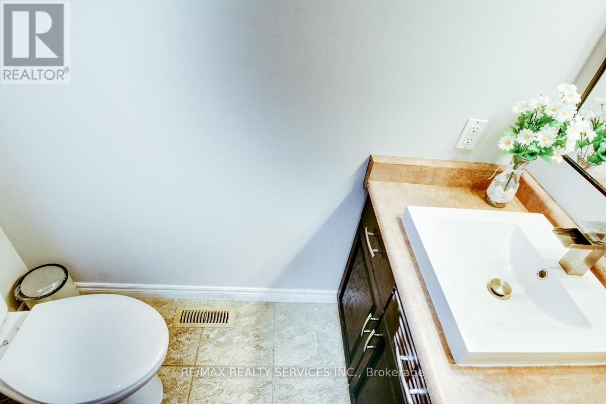 21 Faith Boulevard, St. Thomas, ON - Indoor Photo Showing Bathroom