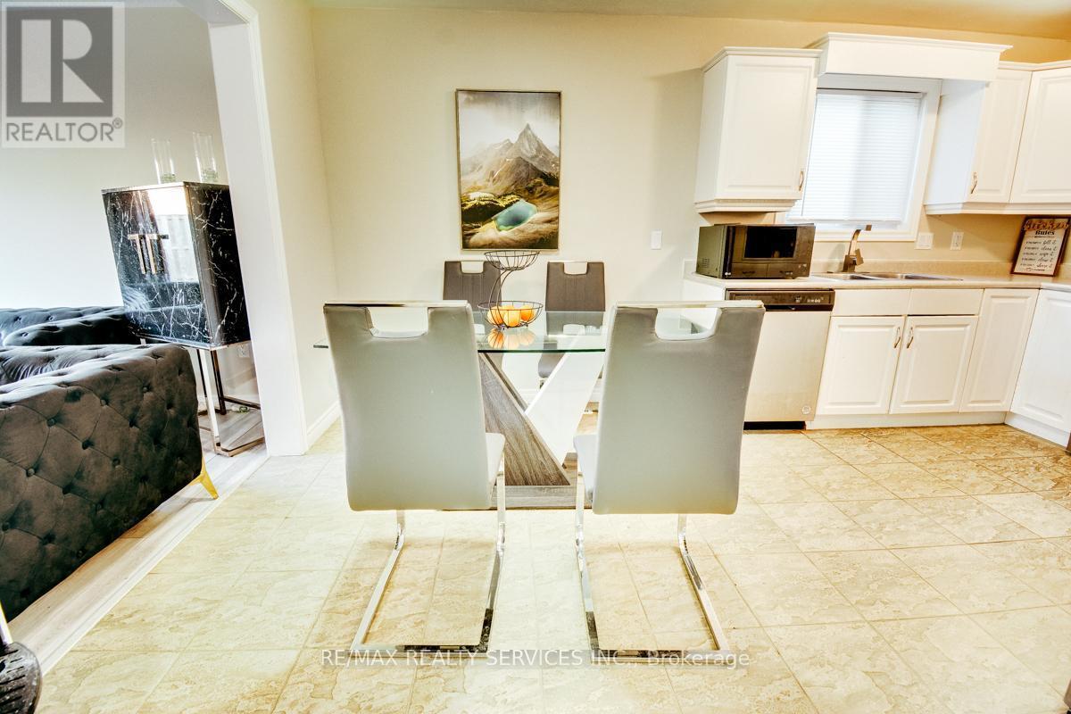 21 Faith Boulevard, St. Thomas, ON - Indoor Photo Showing Kitchen