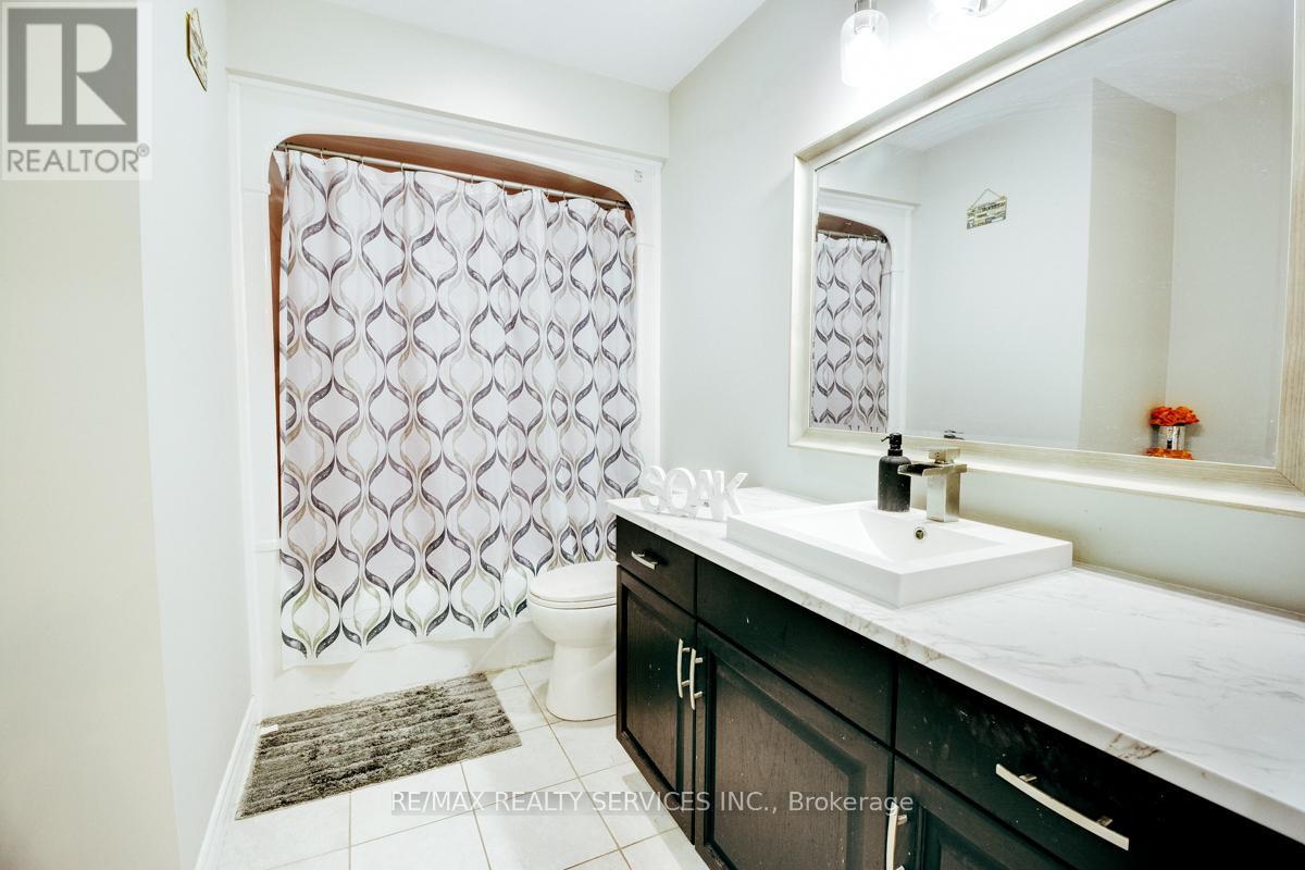 21 Faith Boulevard, St. Thomas, ON - Indoor Photo Showing Bathroom