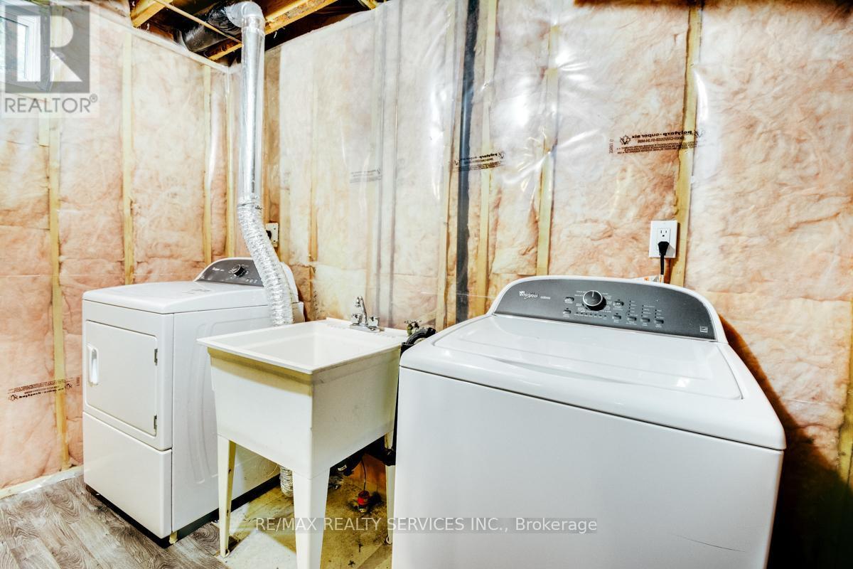 21 Faith Boulevard, St. Thomas, ON - Indoor Photo Showing Laundry Room