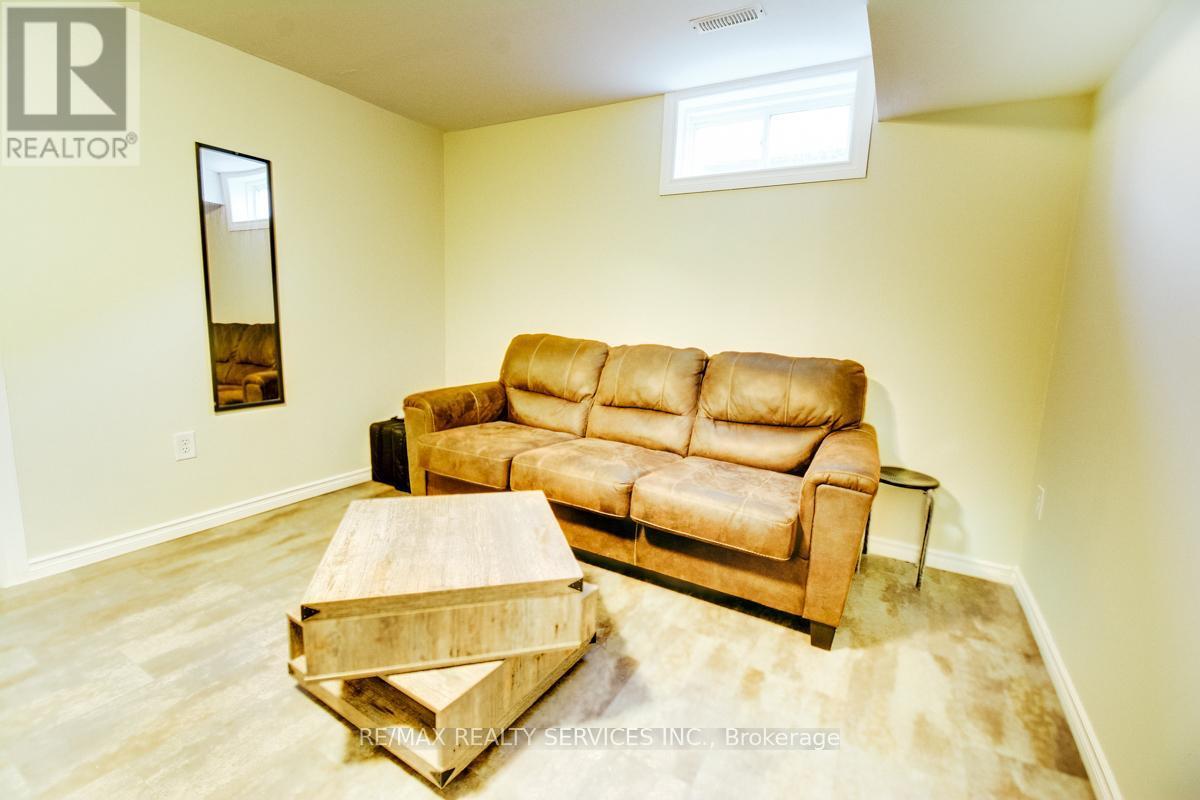 21 Faith Boulevard, St. Thomas, ON - Indoor