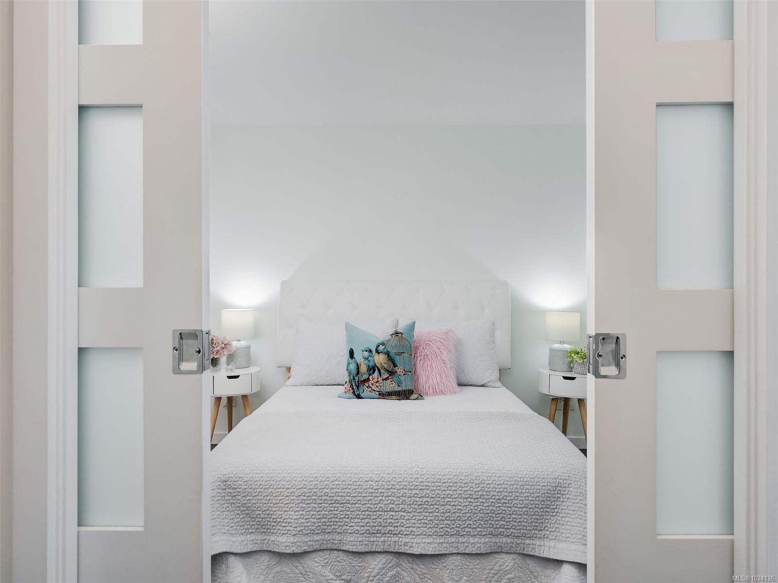 305-517 Fisgard St, Victoria, BC - Indoor Photo Showing Bedroom