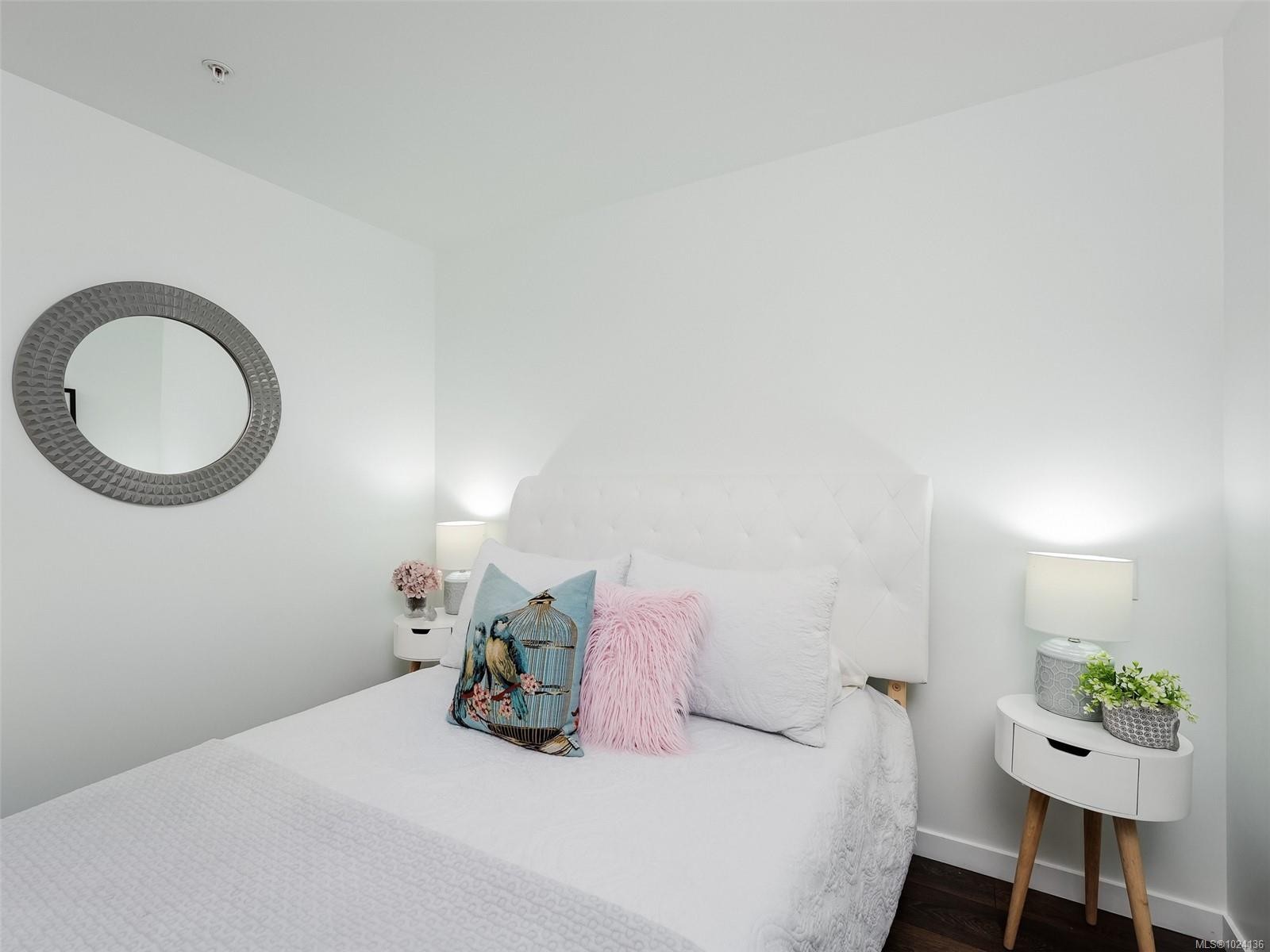 305-517 Fisgard St, Victoria, BC - Indoor Photo Showing Bedroom