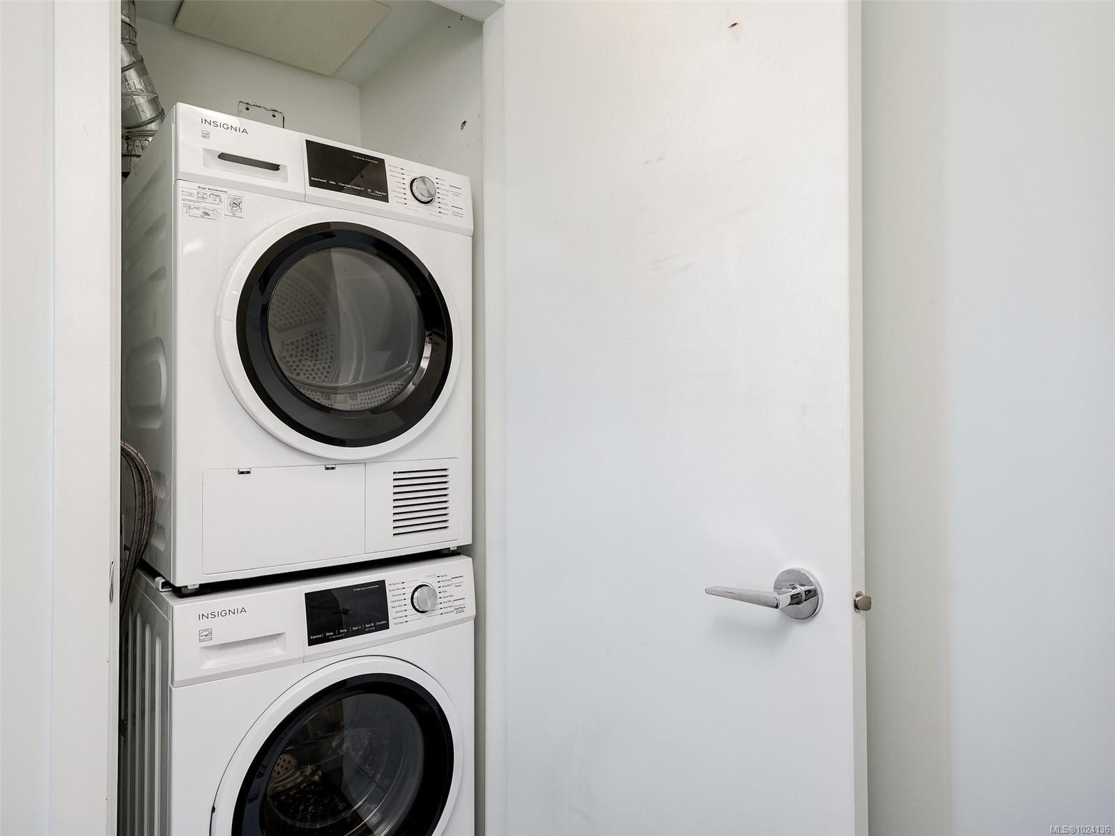 305-517 Fisgard St, Victoria, BC - Indoor Photo Showing Laundry Room