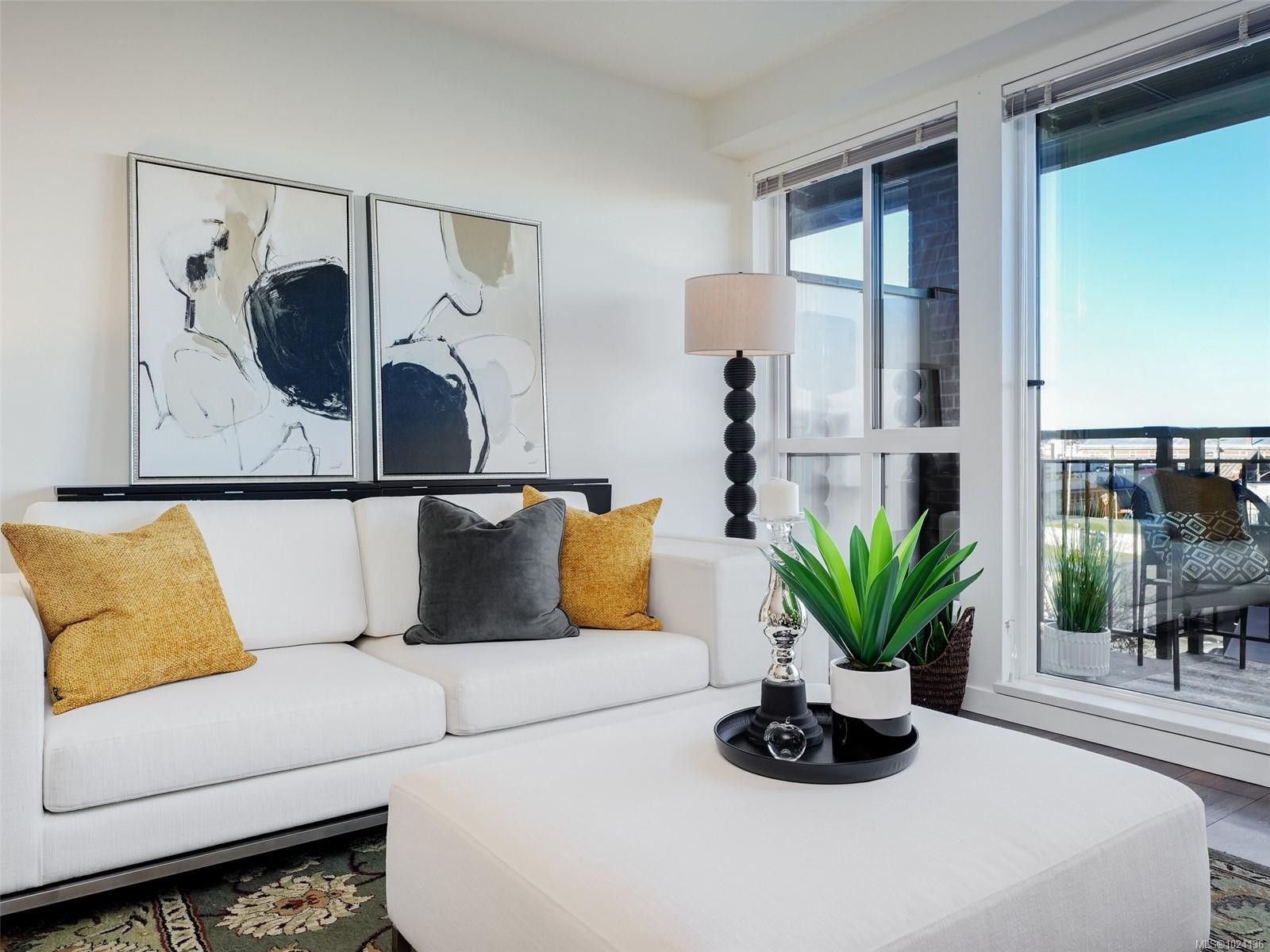 305-517 Fisgard St, Victoria, BC - Indoor