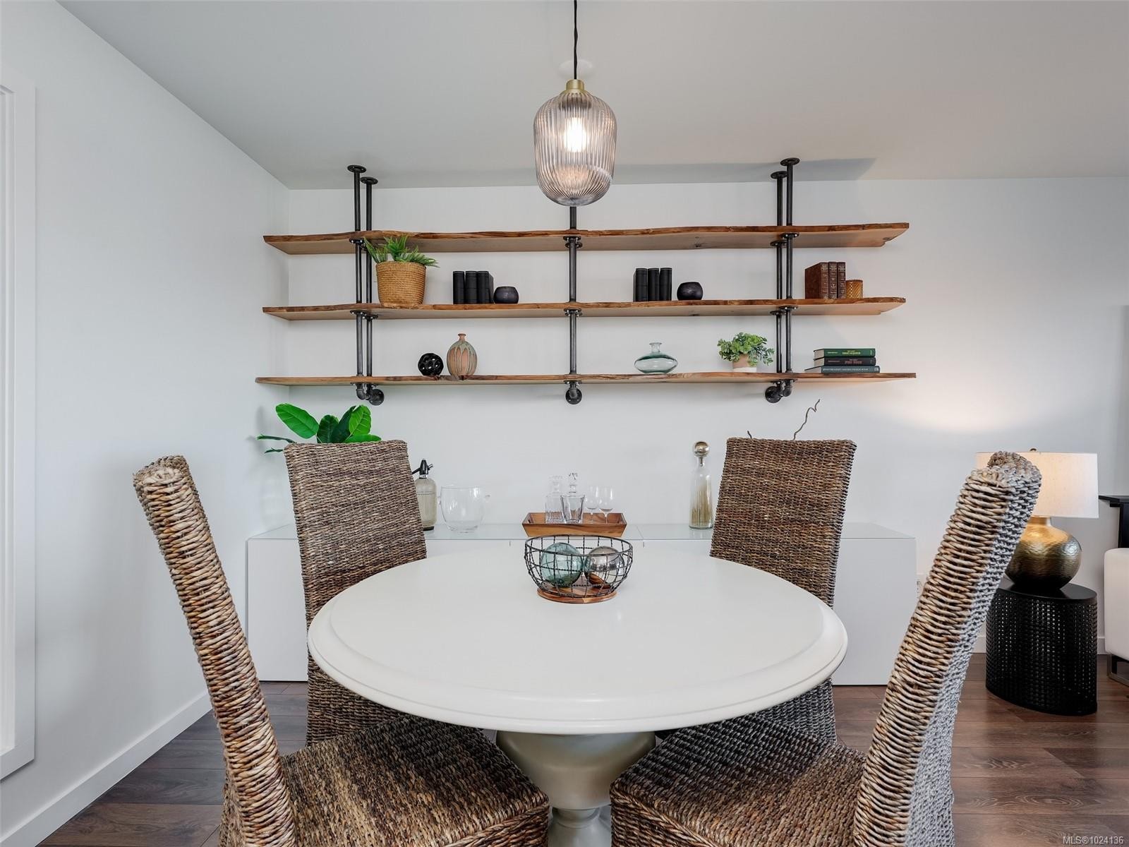 305-517 Fisgard St, Victoria, BC - Indoor