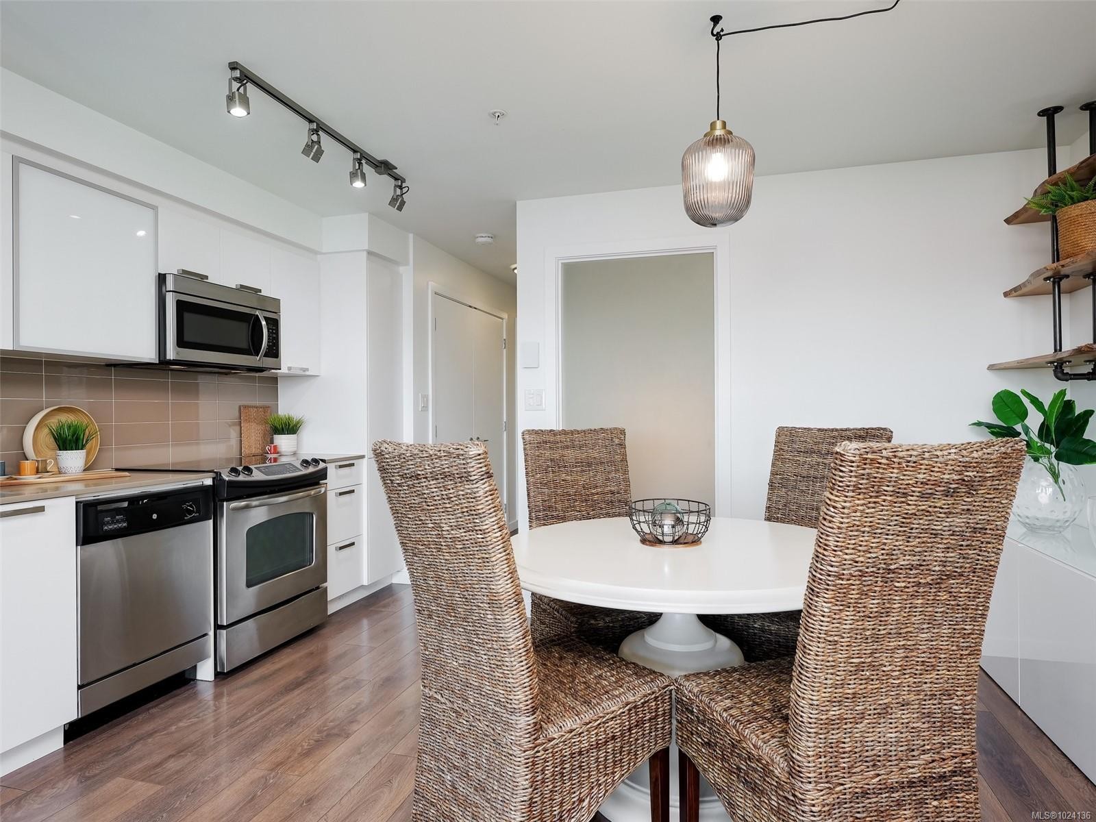 305-517 Fisgard St, Victoria, BC - Indoor