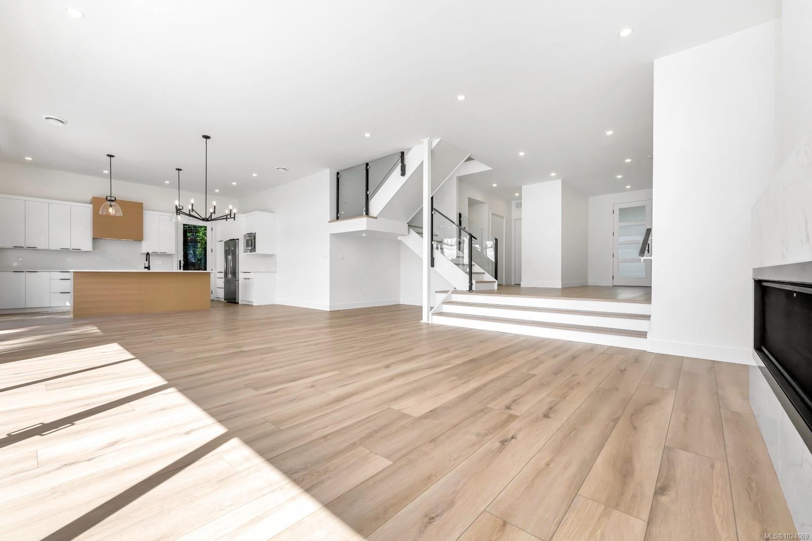 8394 Sa-Seen-Os Rd, Youbou, BC