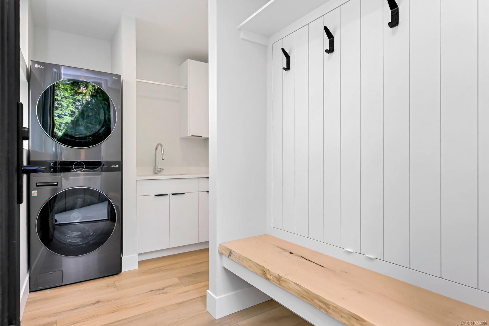 8394 Sa-Seen-Os Rd, Youbou, BC