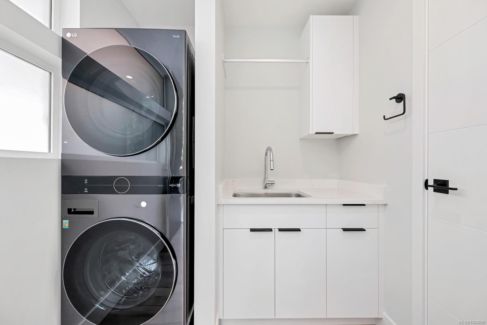 8394 Sa-Seen-Os Rd, Youbou, BC