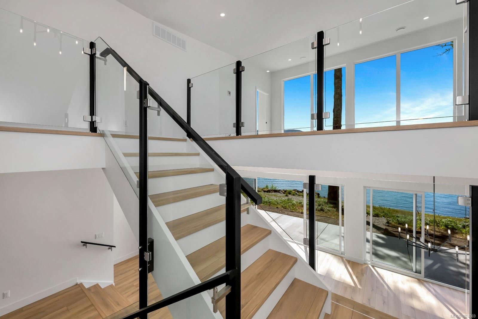 8394 Sa-Seen-Os Rd, Youbou, BC