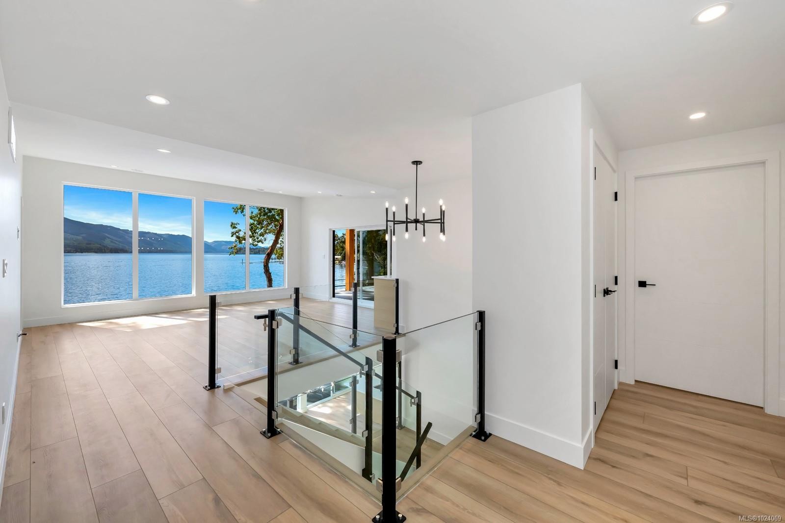 8394 Sa-Seen-Os Rd, Youbou, BC