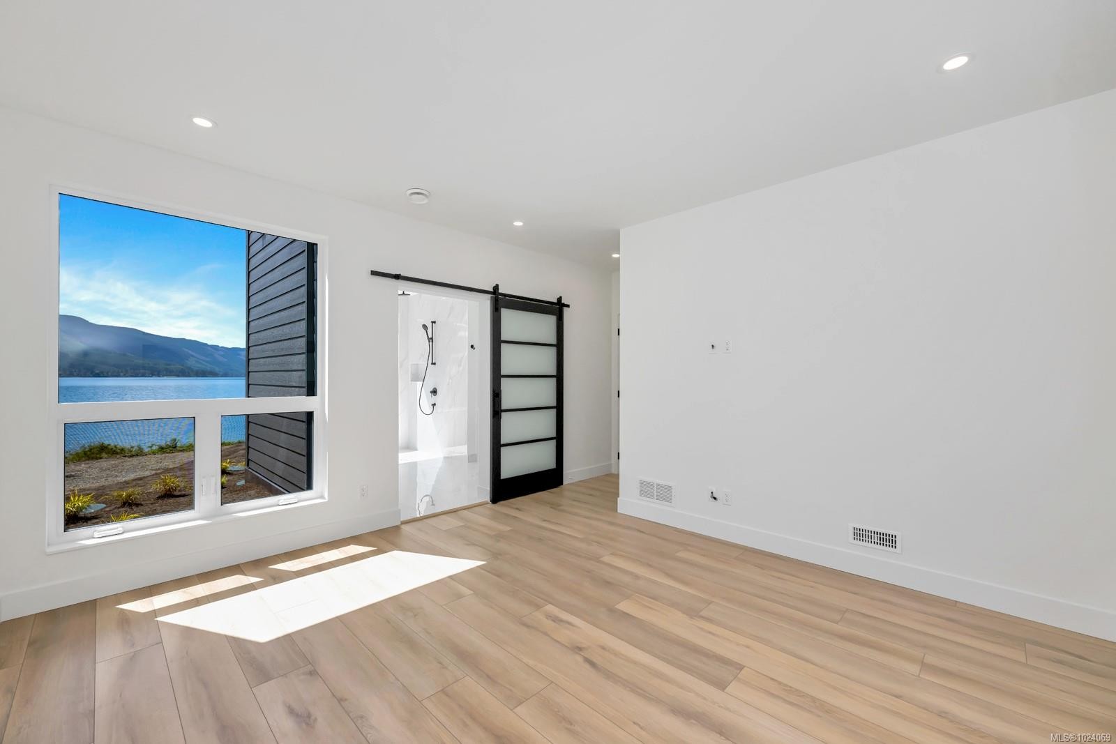 8394 Sa-Seen-Os Rd, Youbou, BC