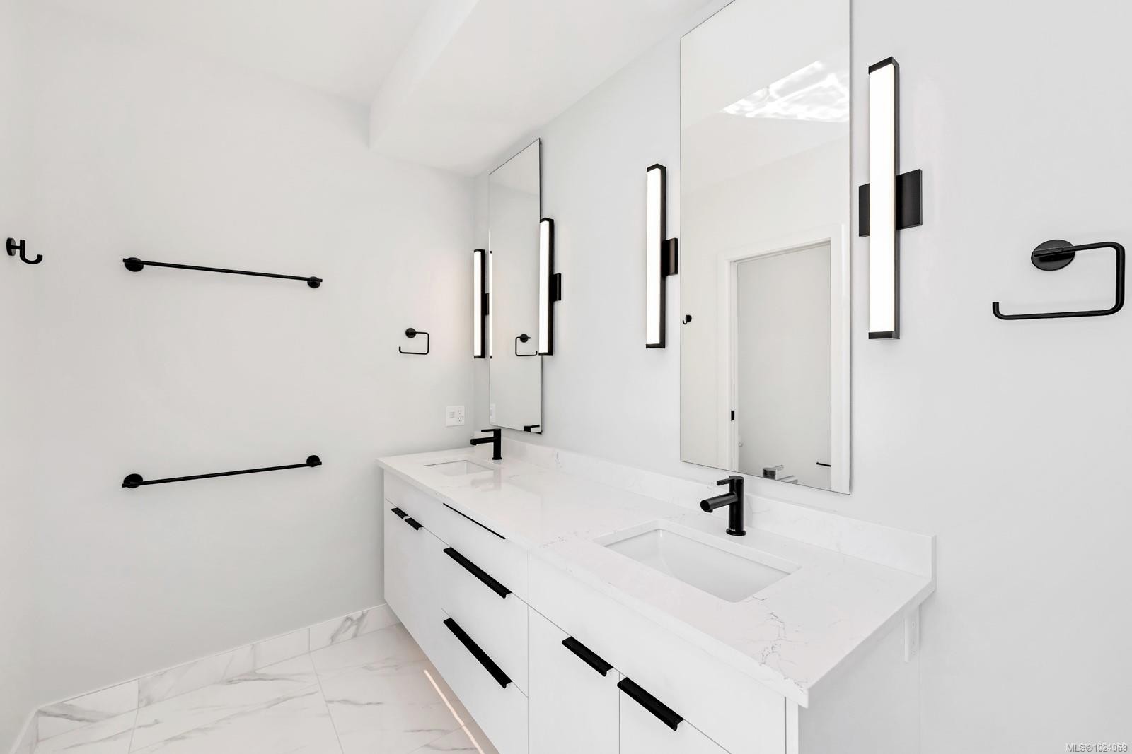 8394 Sa-Seen-Os Rd, Youbou, BC