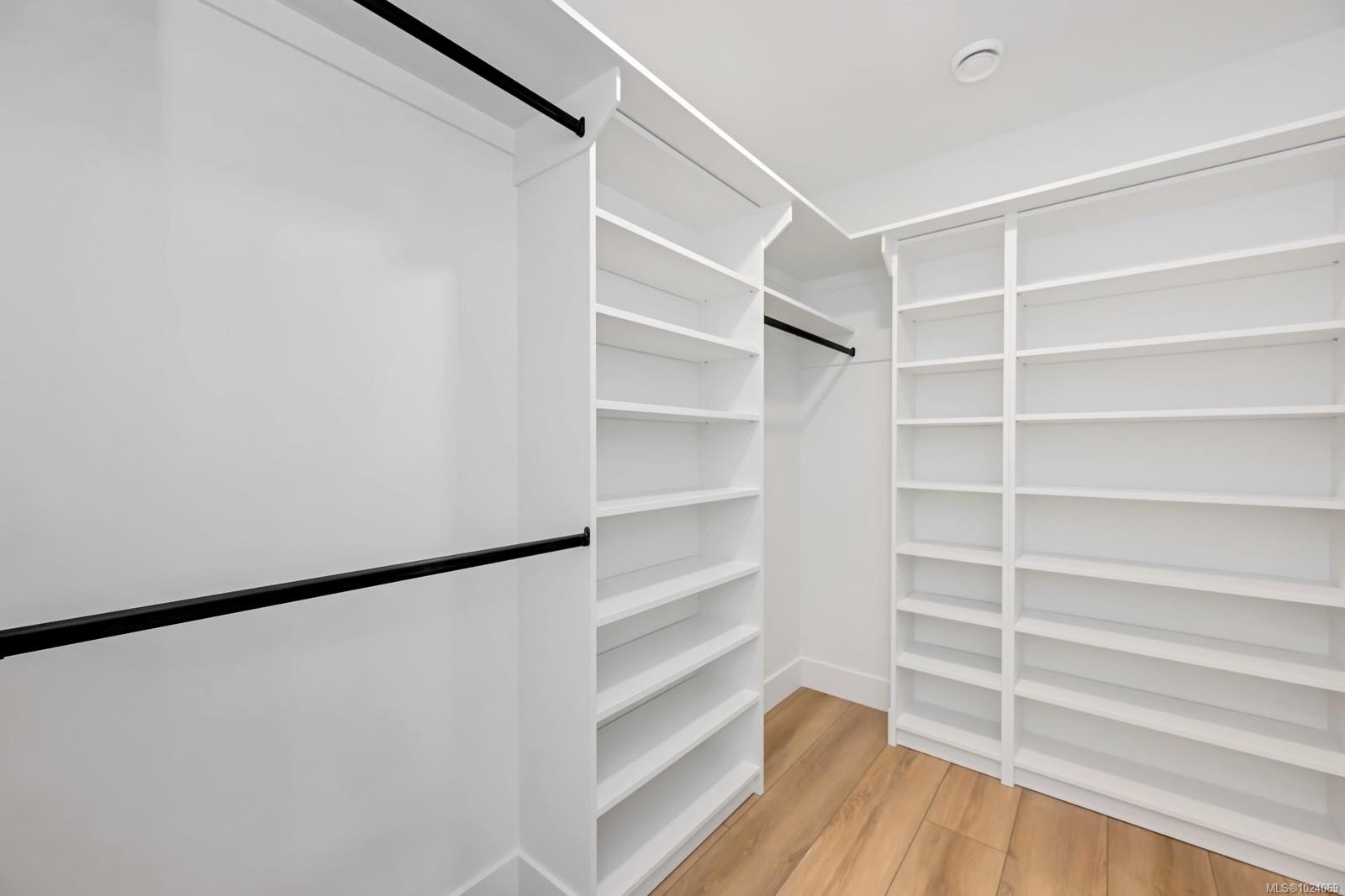 8394 Sa-Seen-Os Rd, Youbou, BC