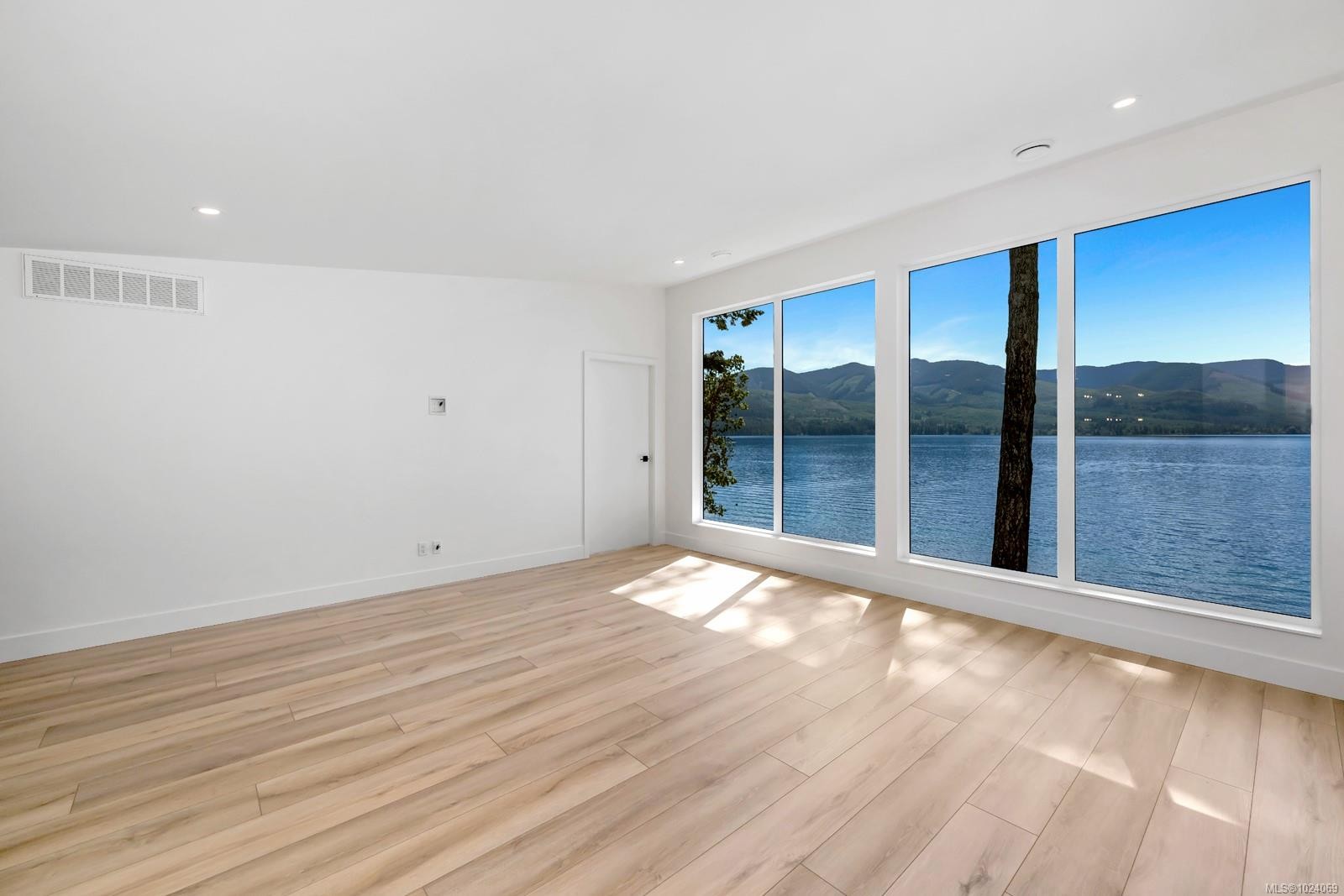 8394 Sa-Seen-Os Rd, Youbou, BC