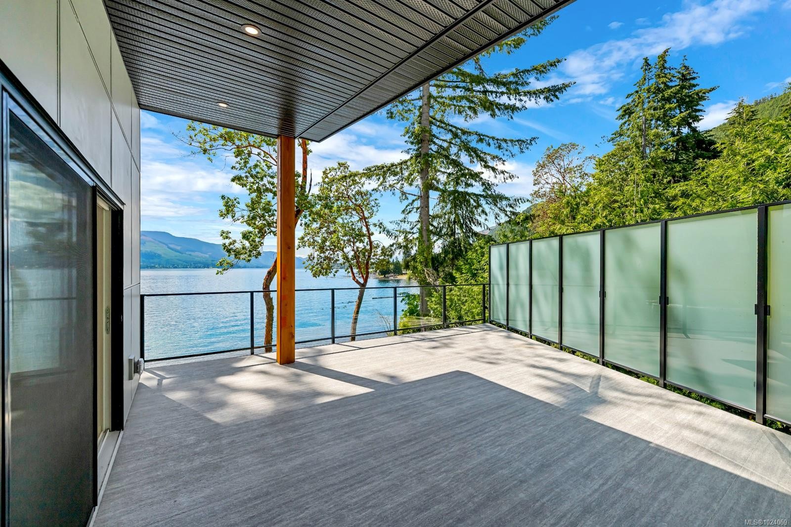 8394 Sa-Seen-Os Rd, Youbou, BC