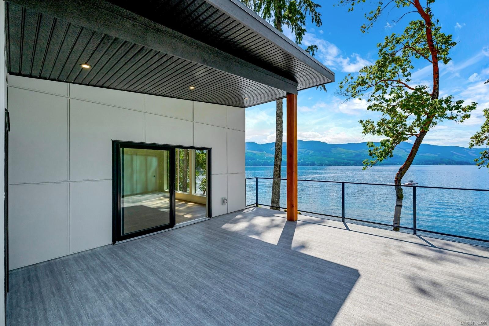 8394 Sa-Seen-Os Rd, Youbou, BC