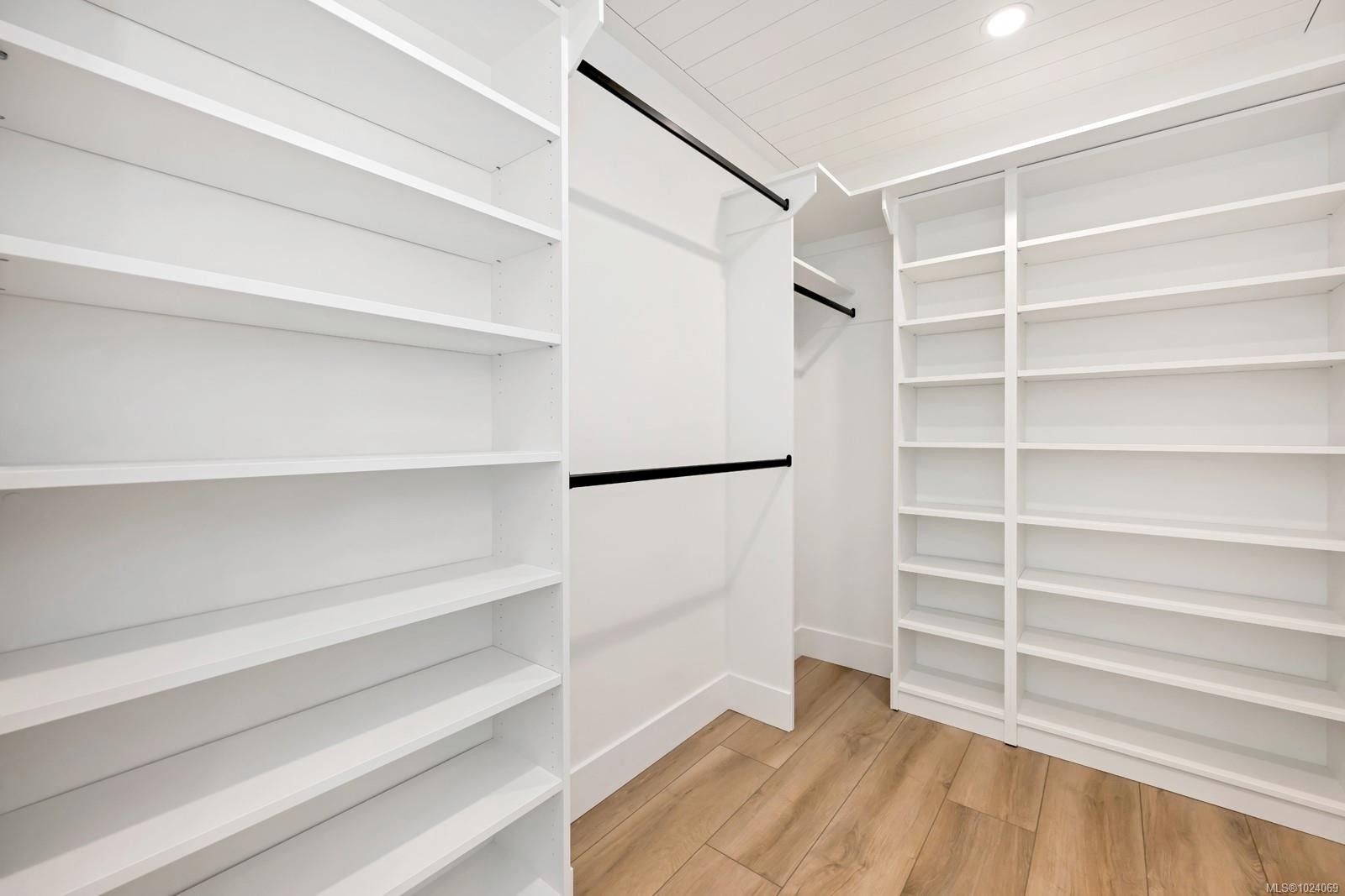 8394 Sa-Seen-Os Rd, Youbou, BC