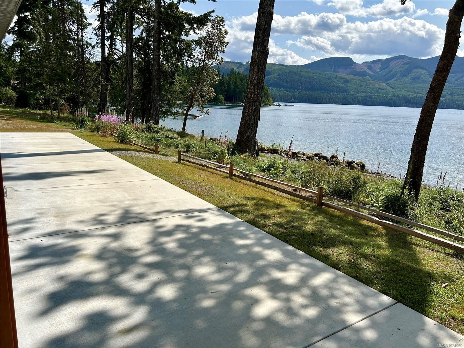 8394 Sa-Seen-Os Rd, Youbou, BC