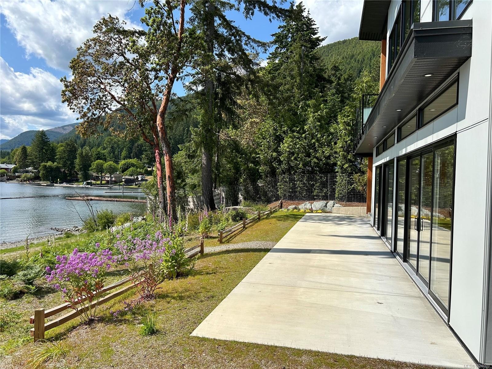 8394 Sa-Seen-Os Rd, Youbou, BC