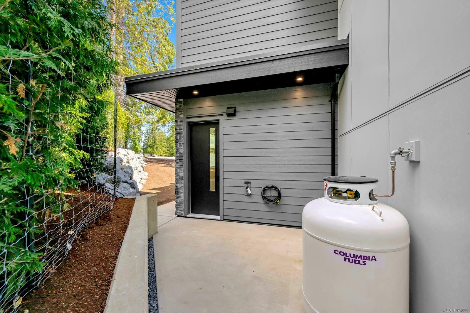 8394 Sa-Seen-Os Rd, Youbou, BC