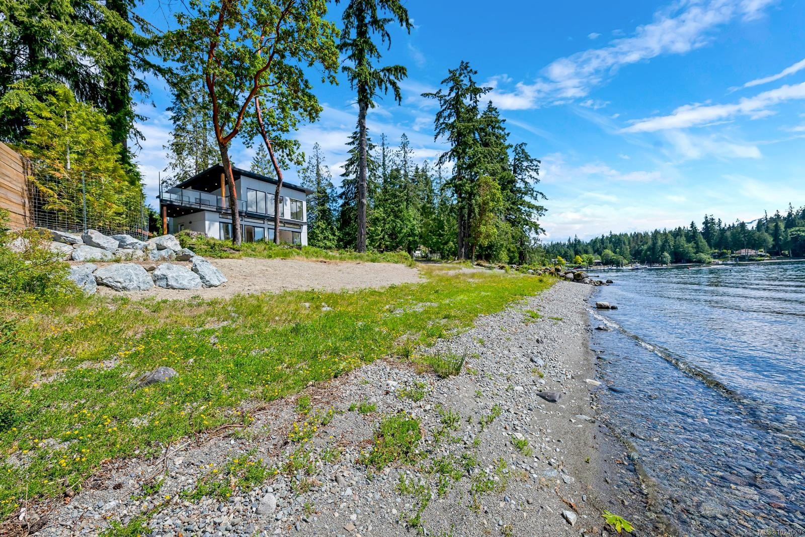 8394 Sa-Seen-Os Rd, Youbou, BC